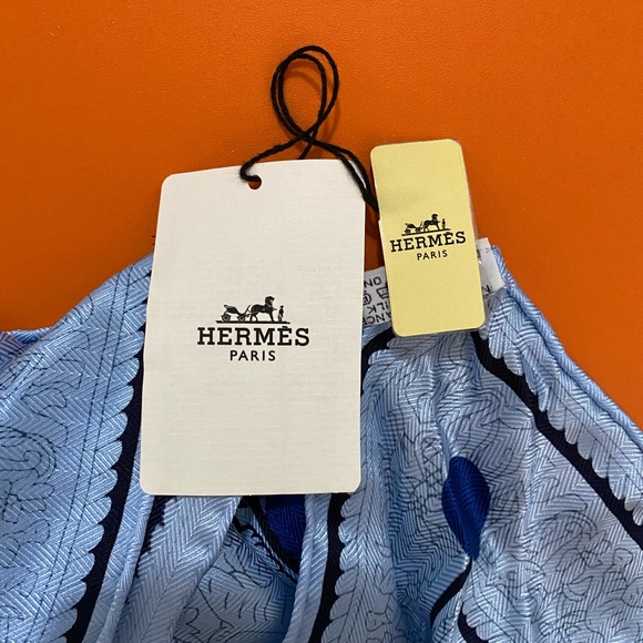 NWT Hermes scarf carre twill 100% soie 140cm cavaliers du caucase - Picture 3 of 5